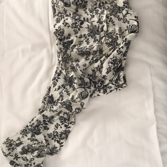 off the shoulder crop top - Picture 4 of 5